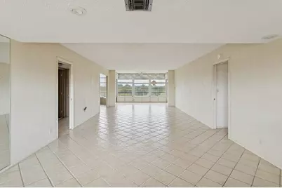 3960 Oaks Clubhouse Drive #502, Pompano Beach, FL 33069 - Photo 2