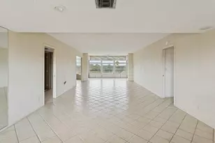 3960 Oaks Clubhouse Dr, Pompano Beach, FL 33069 - Photo 2