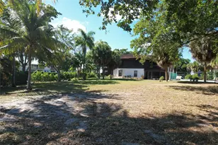 444 Pine Cir, Boca Raton, FL 33432 - Photo 40