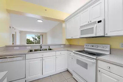 7765 Yardley Drive #403, Fort Lauderdale, FL 33321 - Photo 4