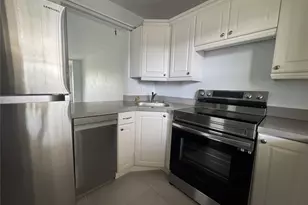 9235A Lagoon Pl Unit, Davie, FL 33324 - Photo 4