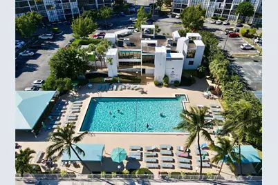 1000 Parkview Drive #925, Hallandale Beach, FL 33009 - Photo 32