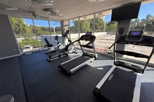 3375 N Country Club Dr, Miami, FL 33180 - Photo 36