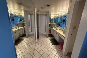 3375 N Country Club Dr, Miami, FL 33180 - Photo 20