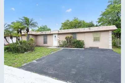 7802 NW 69th Terrace, Tamarac, FL 33321 - Photo 2