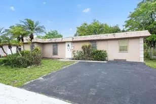 7802 NW 69th Terrace, Tamarac, FL 33321 - Photo 2