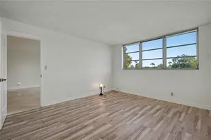9320 S Hollybrook Lake Dr, Pembroke Pines, FL 33025 - Photo 12