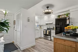 9520 S Hollybrook Lake Dr, Pembroke Pines, FL 33025 - Photo 10