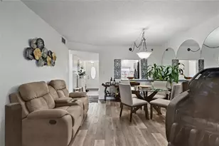 9520 S Hollybrook Lake Dr, Pembroke Pines, FL 33025 - Photo 8