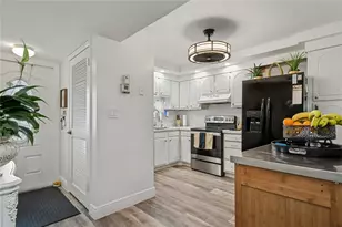 9520 S Hollybrook Lake Dr, Pembroke Pines, FL 33025 - Photo 10