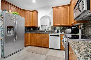 5095 Madison Lakes Circle E, Davie, FL 33328 - Photo 8