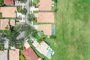 466 E Royal Cove Cir, Davie, FL 33325 - Photo 32