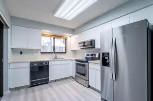 3351 Emerald Oaks Dr, Hollywood, FL 33021 - Photo 12