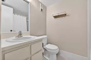 2205 S Cypress Bend Dr, Pompano Beach, FL 33069 - Photo 20