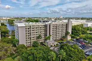 2205 S Cypress Bend Dr, Pompano Beach, FL 33069 - Photo 30