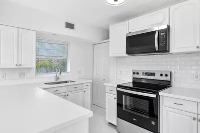 1214 Peak Road, Lantana, FL 33462 - Photo 8