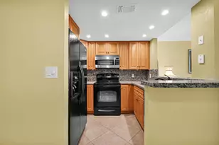 9121 Sunrise Lakes Blvd, Sunrise, FL 33322 - Photo 10