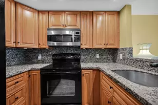 9121 Sunrise Lakes Blvd, Sunrise, FL 33322 - Photo 12