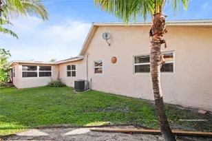 417 SE 4th St, Dania Beach, FL 33004 - Photo 10