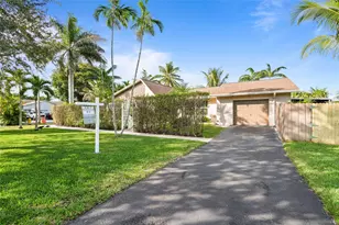 417 SE 4th St, Dania Beach, FL 33004 - Photo 2