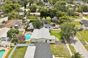 731 SW 71st Terrace, Pembroke Pines, FL 33023 - Photo 54
