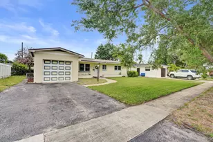731 SW 71st Terrace, Pembroke Pines, FL 33023 - Photo 2