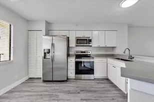 2112 S Cypress Bend Dr, Pompano Beach, FL 33069 - Photo 2