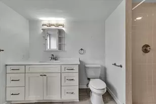 2112 S Cypress Bend Dr, Pompano Beach, FL 33069 - Photo 26