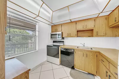 1035 Country Club Drive #407, Margate, FL 33063 - Photo 32