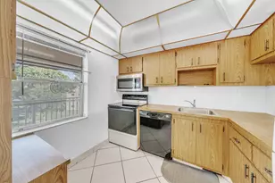 1035 Country Club Dr, Margate, FL 33063 - Photo 32