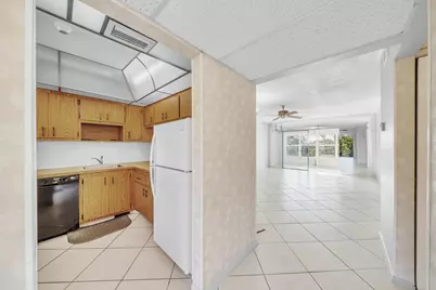 1035 Country Club Drive #407, Margate, FL 33063 - Photo 6