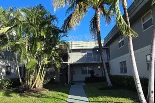 278 Flanders F, Delray Beach, FL 33484 - Photo 2
