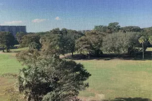 575 Oaks Ln, Pompano Beach, FL 33069 - Photo 6