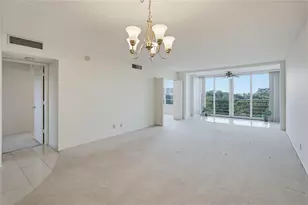 575 Oaks Ln, Pompano Beach, FL 33069 - Photo 10