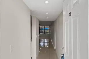 1719 Whitehall Dr, Davie, FL 33324 - Photo 4