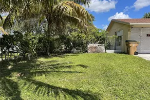 671 NW 38th St, Deerfield Beach, FL 33064 - Photo 6