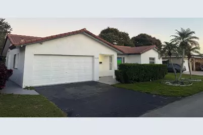 7610 NW 66th Terrace, Tamarac, FL 33321 - Photo 2