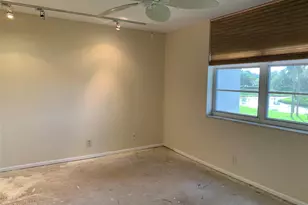 9460 Poinciana Pl, Davie, FL 33324 - Photo 10