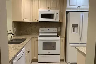 9460 Poinciana Pl, Davie, FL 33324 - Photo 4