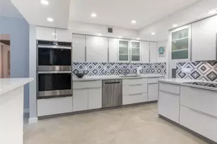 2850 N Palm Aire Dr, Pompano Beach, FL 33069 - Photo 2