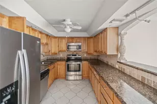 3900 Oaks Clubhouse Dr, Pompano Beach, FL 33069 - Photo 2