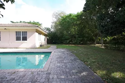 140 Royal Palm Court, Plantation, FL 33317 - Photo 18