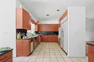 140 Royal Palm Ct, Plantation, FL 33317 - Photo 6