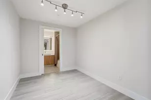 2960 NE 207th St, Miami, FL 33180 - Photo 16