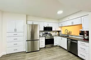 2200 S Cypress Bend Dr, Pompano Beach, FL 33069 - Photo 6