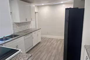 8361 NW 27th Pl, Sunrise, FL 33322 - Photo 6