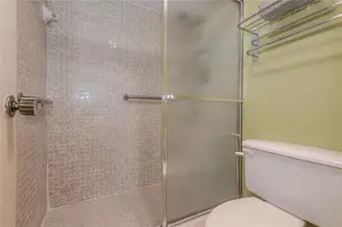 1200 St Charles Pl, Pembroke Pines, FL 33026 - Photo 20