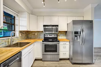 4221 NE 13th Avenue, Oakland Park, FL 33334 - Photo 8