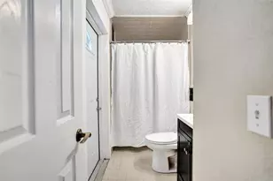 4221 NE 13th Ave, Oakland Park, FL 33334 - Photo 14