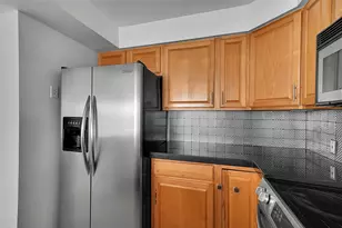 20335 W Country Club Dr, Aventura, FL 33180 - Photo 16